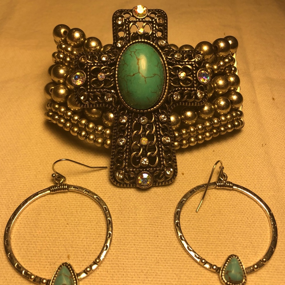 Beautiful bracelet and earring set.